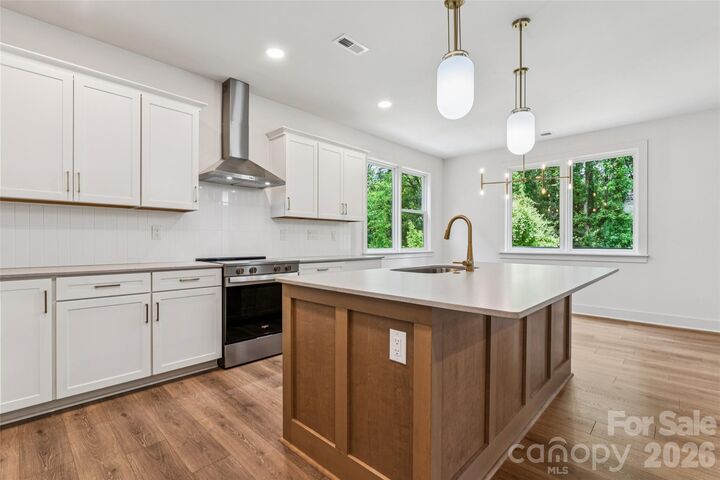 Property Photo:  2412 Crestview Drive  NC 28216 