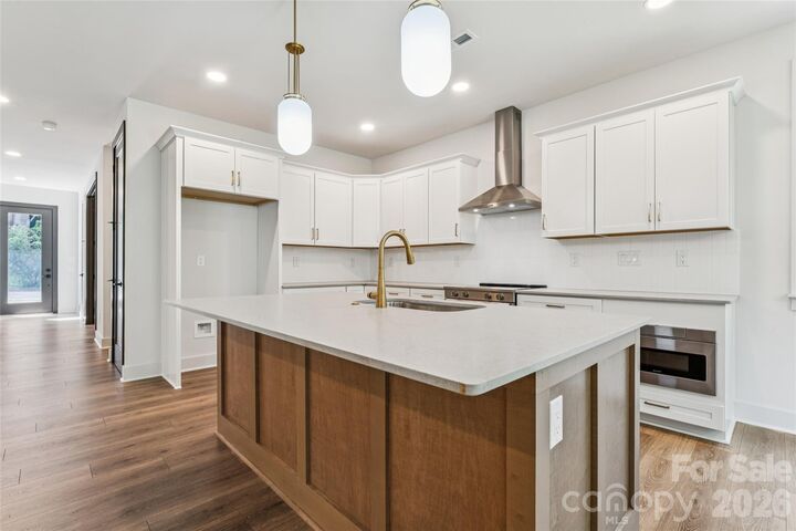 Property Photo: 2412 Crestview Drive NC 28216