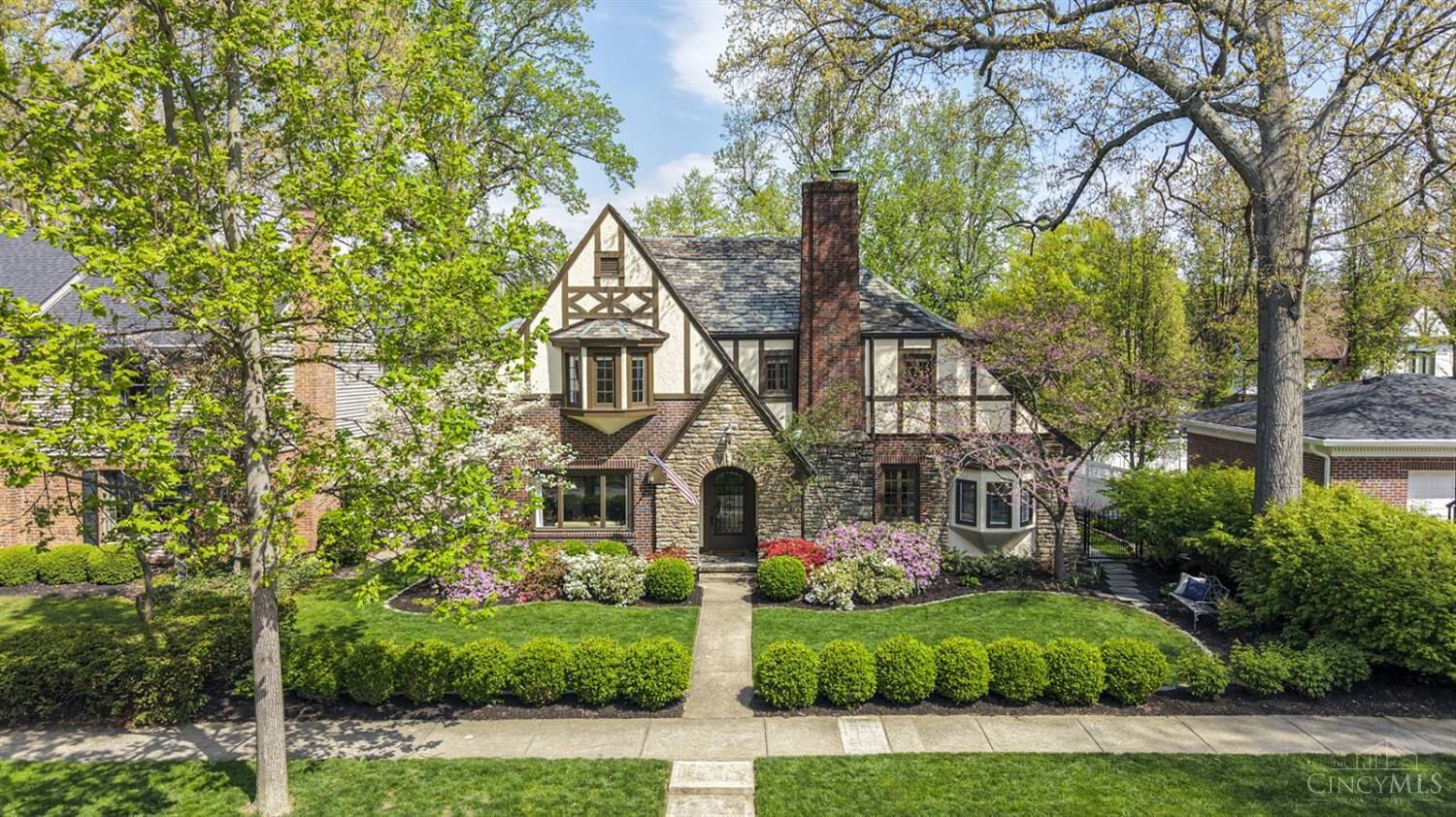 Property Photo:  6828 Mt Vernon Avenue  OH 45227 