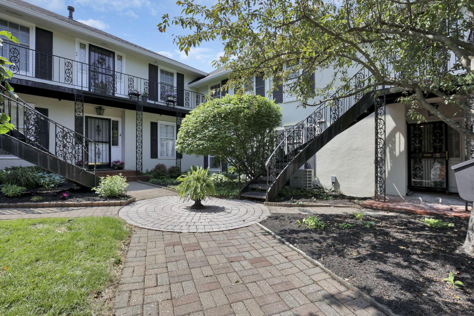 Property Photo: 1631 Roxbury Road OH 43212