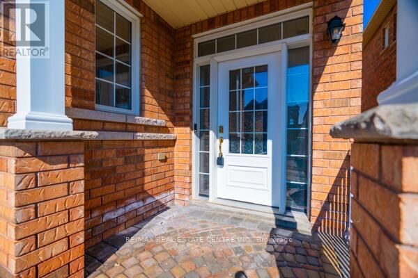 Property Photo:  3085 Doyle Street  ON L5M 0N2 