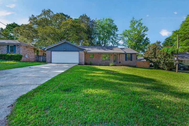 Property Photo: 121 Campbell Avenue FL 32536