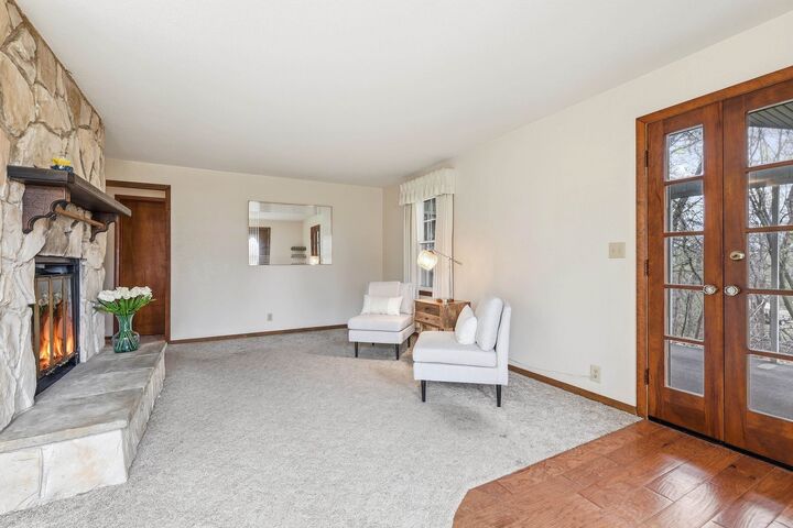 Property Photo:  711 Laurel Street  IA 52003 