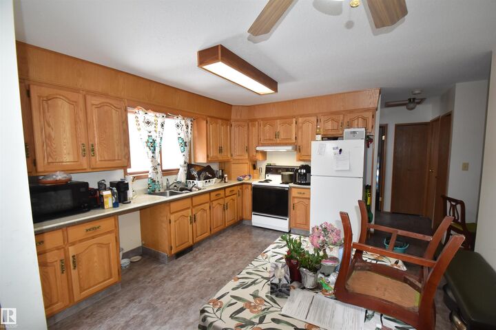 Property Photo: 4706 45 Street AB T0A 3A3