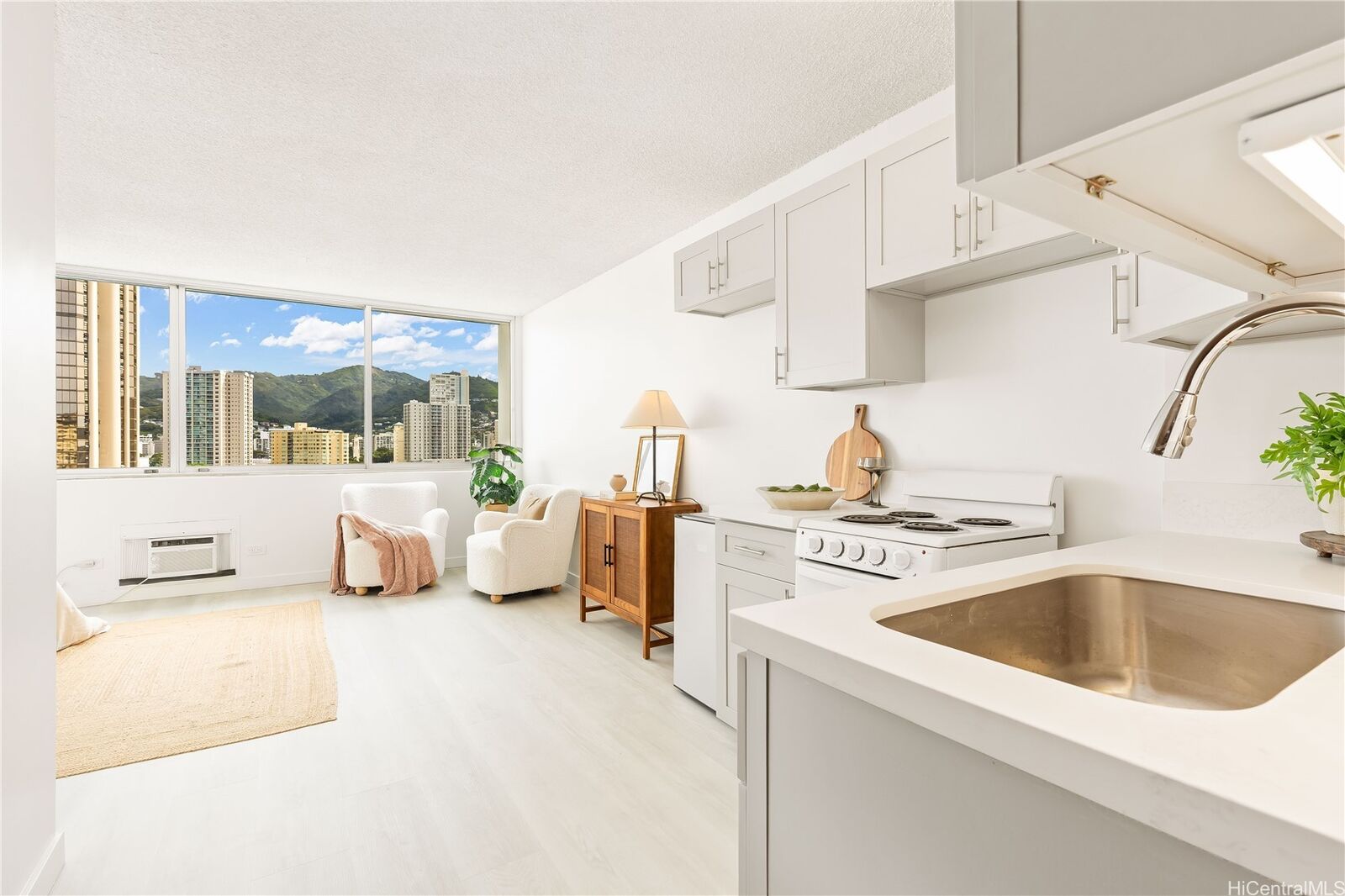 Property Photo:  1560 Kanunu Street 1401  HI 96814 