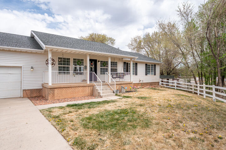 Property Photo:  499 E 40 S  UT 84761 