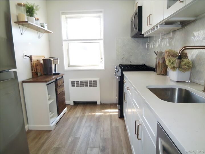 Property Photo:  8 Cascade Terrace 1D  NY 10703 