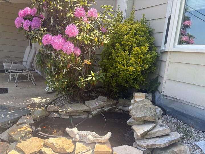 Property Photo:  650 Warren Avenue  NY 10594 
