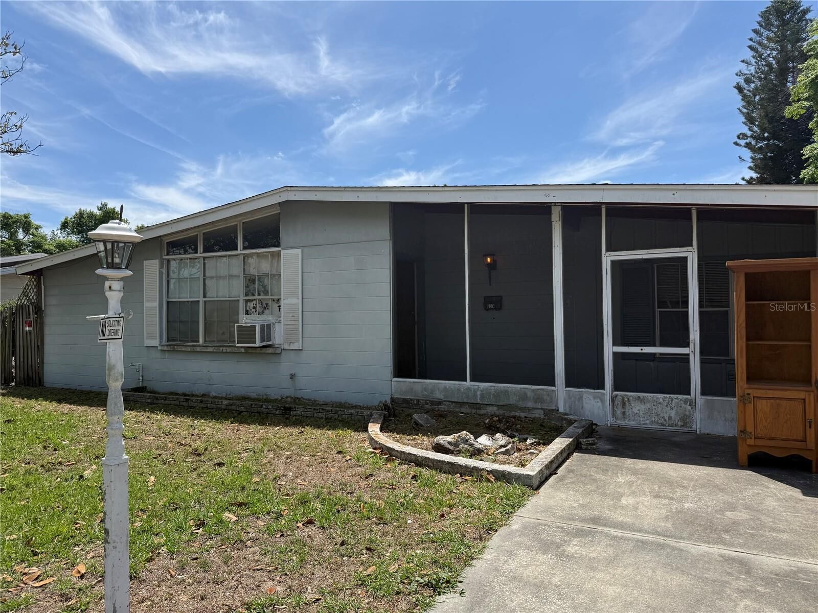 Property Photo:  507 Sutton Place  FL 33510 