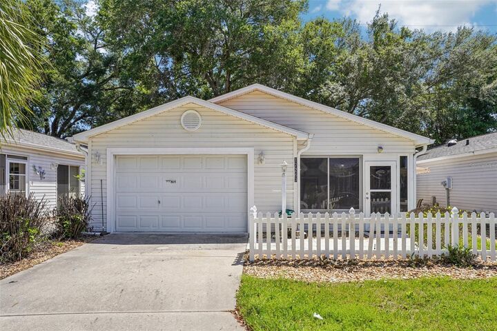 Property Photo:  17263 SE 93rd Demoss Court  FL 32162 