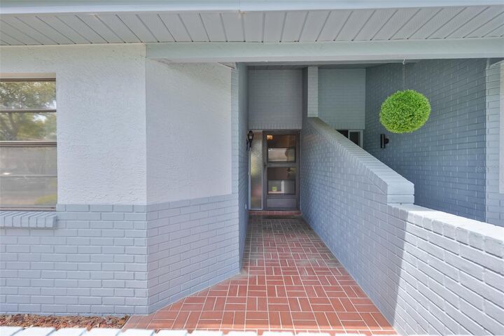 Property Photo:  1618 Leland Drive  FL 33573 