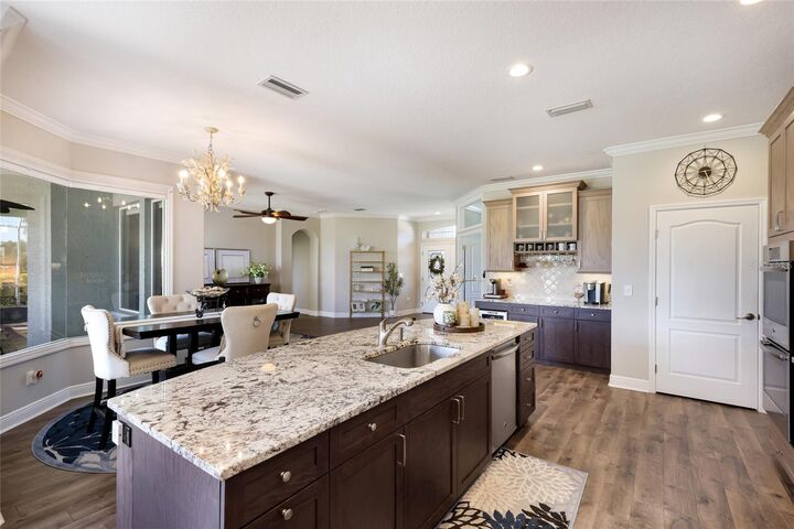 Property Photo: 9937 Laurel Valley Avenue Circle FL 34202