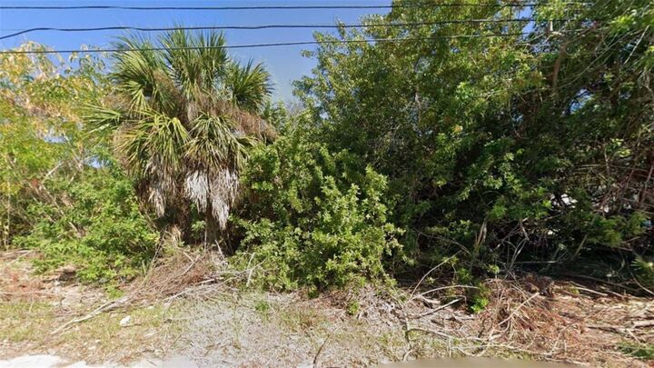 Property Photo:  926 Elm Street  FL 33950 