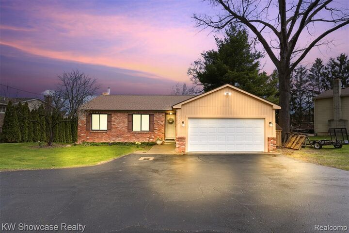 Property Photo:  3330 Benstein Road  MI 48382 1901 