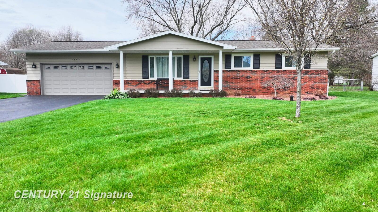 Property Photo:  5405 River Ridge Drive  MI 48433 