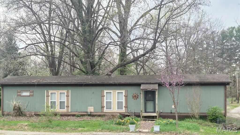 Property Photo:  13 Bittersweet Drive  IL 62034 
