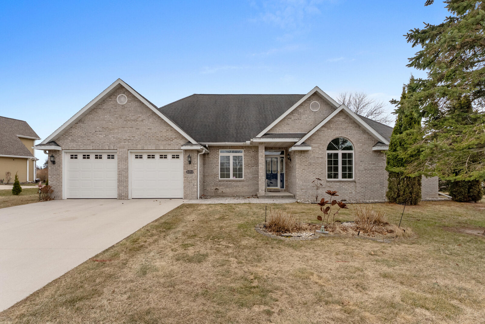 Property Photo:  3919 Golfview Dr  WI 54241 
