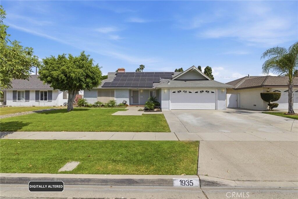 Property Photo:  1935 W Chanticleer  CA 92804 