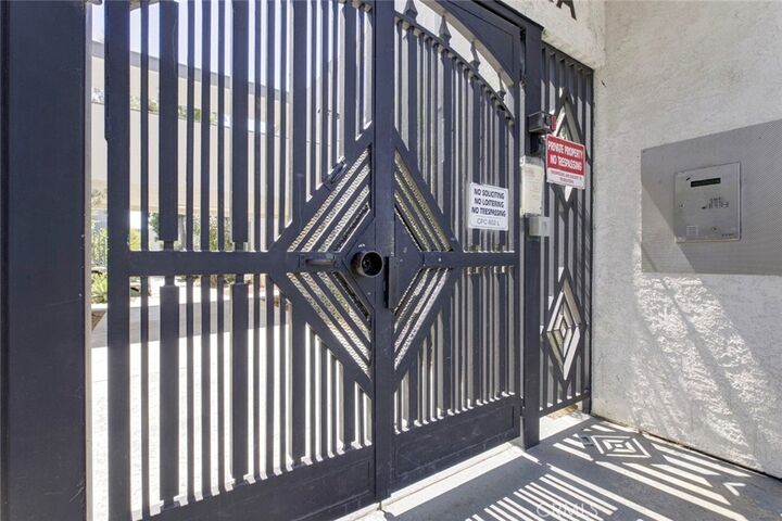 Property Photo:  18620 Hatteras 266  CA 91356 