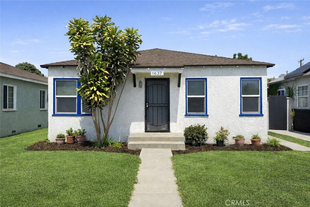 Property Photo:  1637 E Poppy Street  CA 90805 