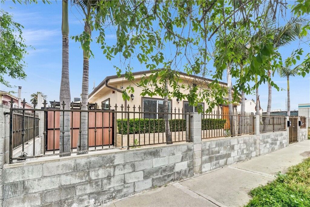 Property Photo:  6711 Clybourn  CA 91606 