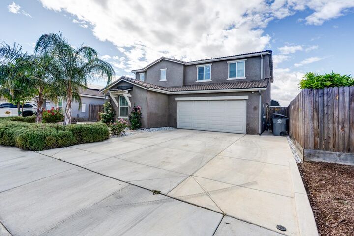 Property Photo: 409 Sansoni Street CA 93635