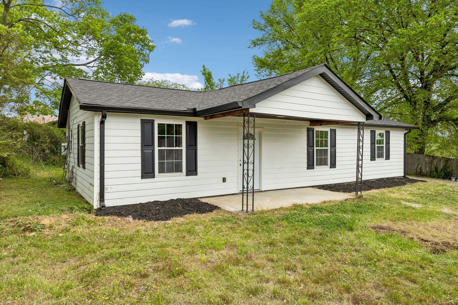 Property Photo: 330 W Washington St TN 38478