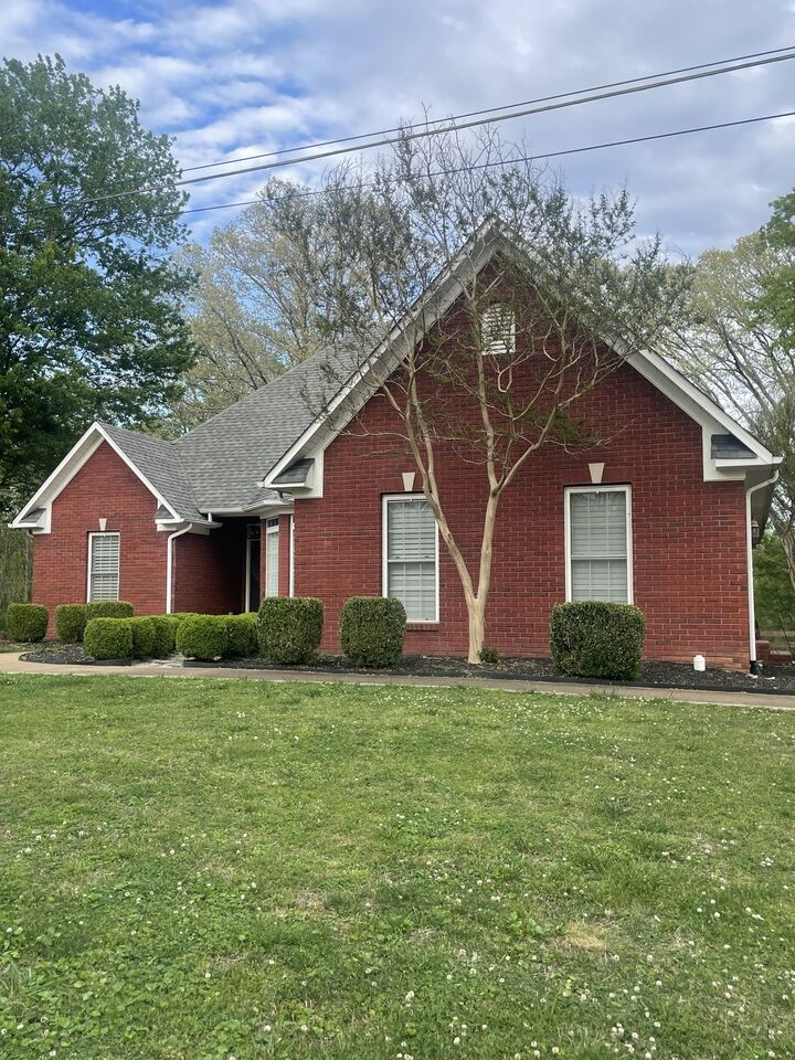 Property Photo: 920 Hillcrest St TN 38464