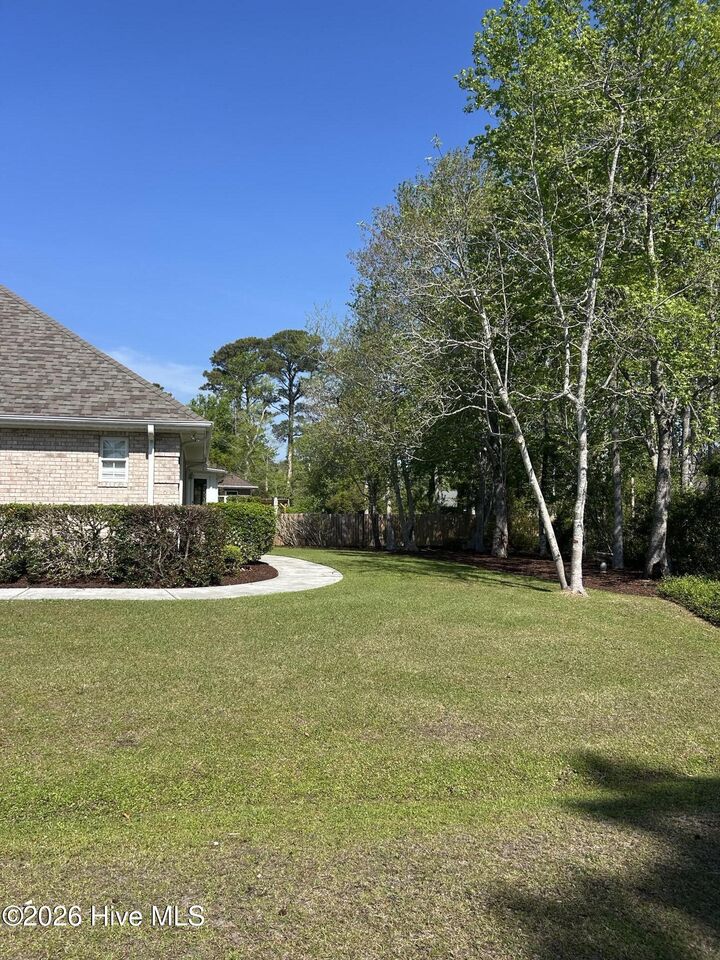 Property Photo:  411 Oakmont Drive  NC 28557 
