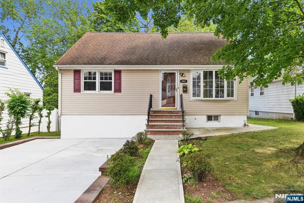 Property Photo:  482 S Elm Street  NJ 07607 