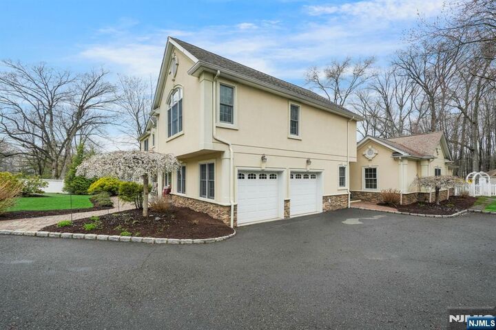 Property Photo:  4 Salter Drive  NJ 07045 
