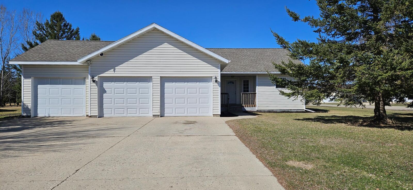 Property Photo:  1033 5th Avenue NW  MN 56573 