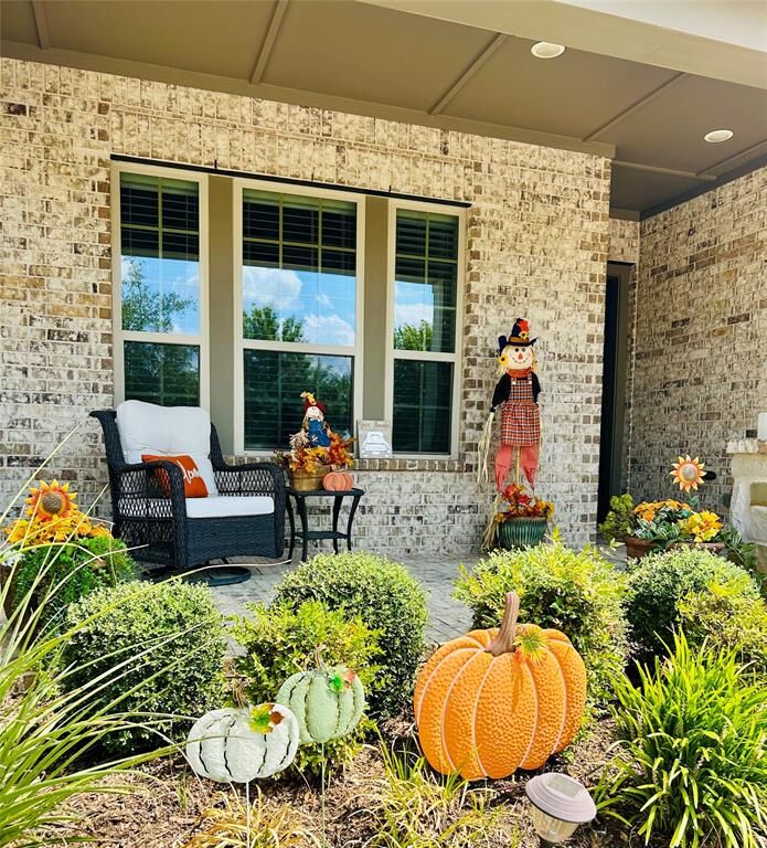 Property Photo: 4817 Beaver Creek Drive TX 76005