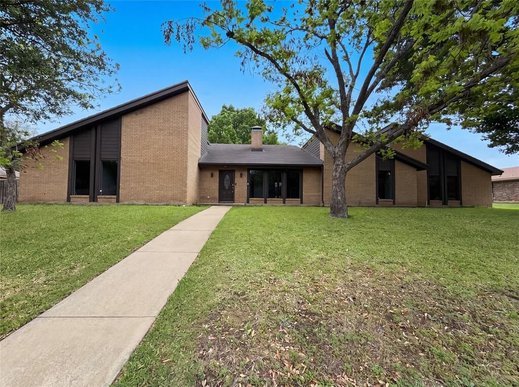 Property Photo:  919 Rock Canyon Drive  TX 75137 