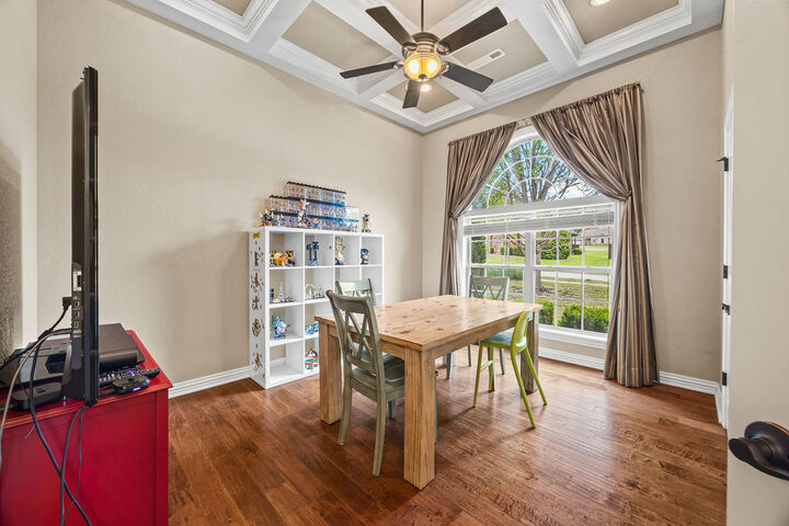 Property Photo:  2737 N Signet Place  AR 72703 