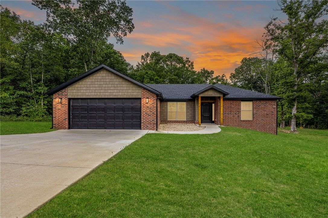 Property Photo:  3 Bridle Circle  AR 72715 