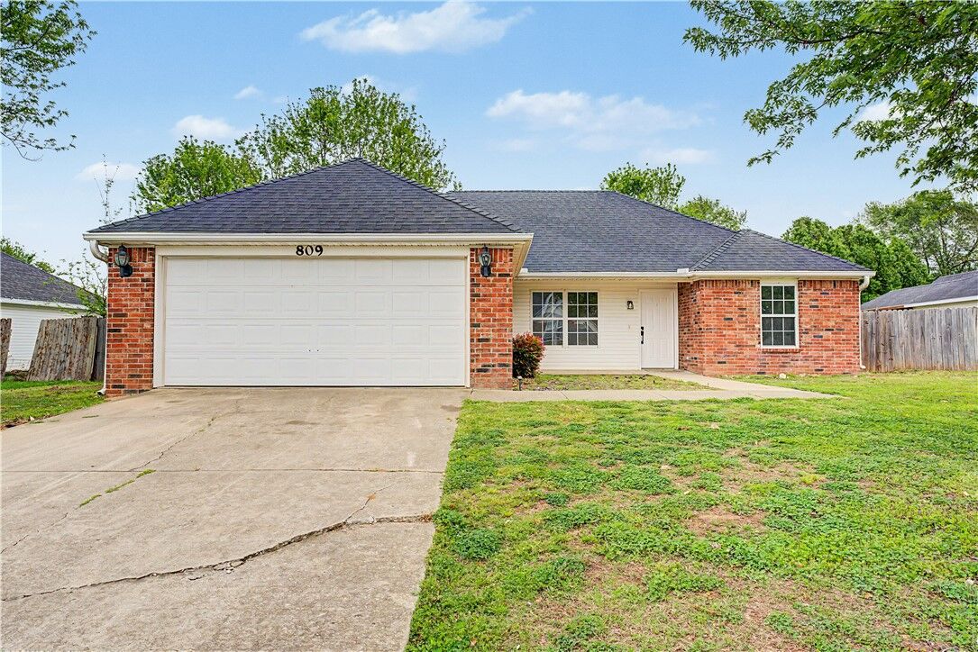 Property Photo: 809 Emerald Street AR 72745