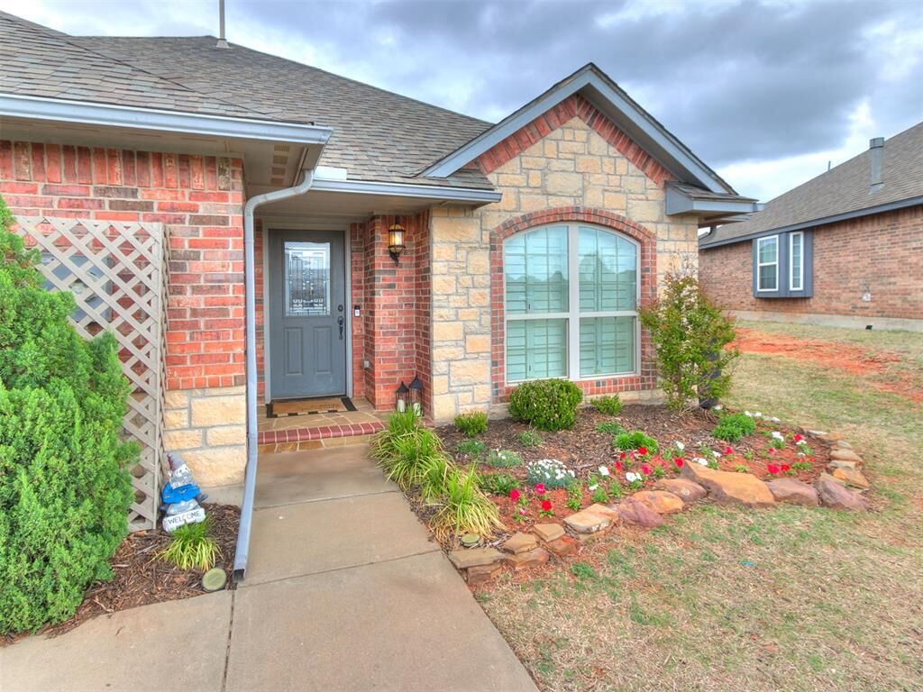 Property Photo: 16212 Juliet Drive OK 73013