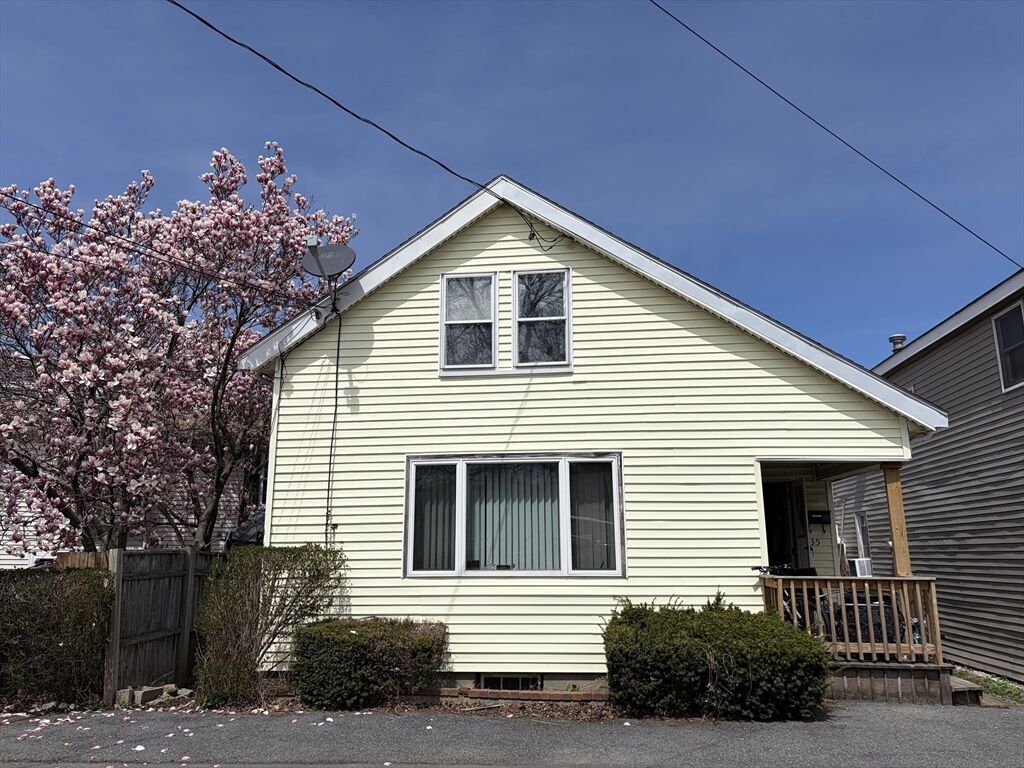 Property Photo:  35 Neponset St  MA 02151 