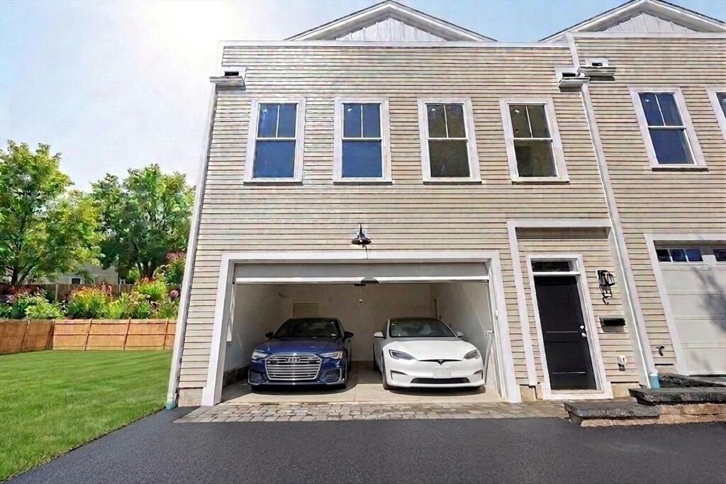 Property Photo:  257R Market Street C  MA 02135 