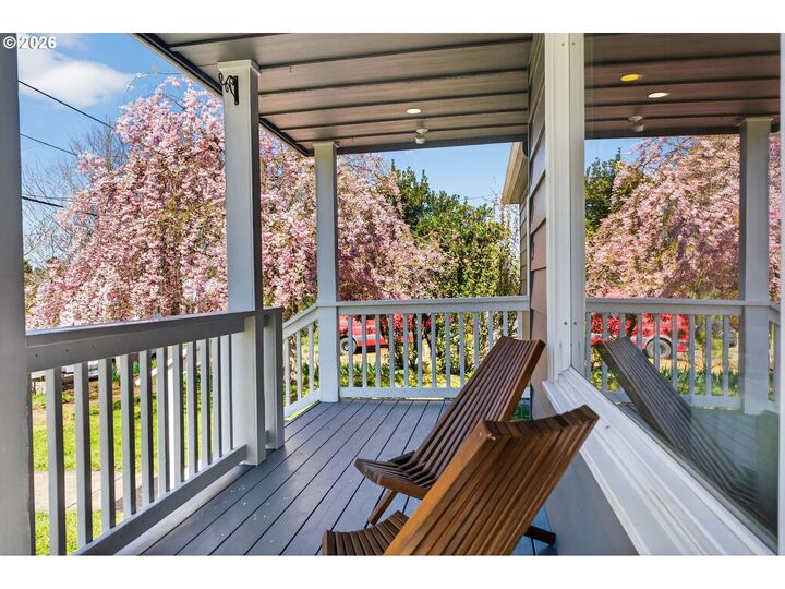 Property Photo:  4146 NE 69th Ave  OR 97218 