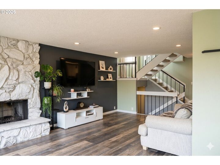 Property Photo:  2646 Woodstone Pl  OR 97405 