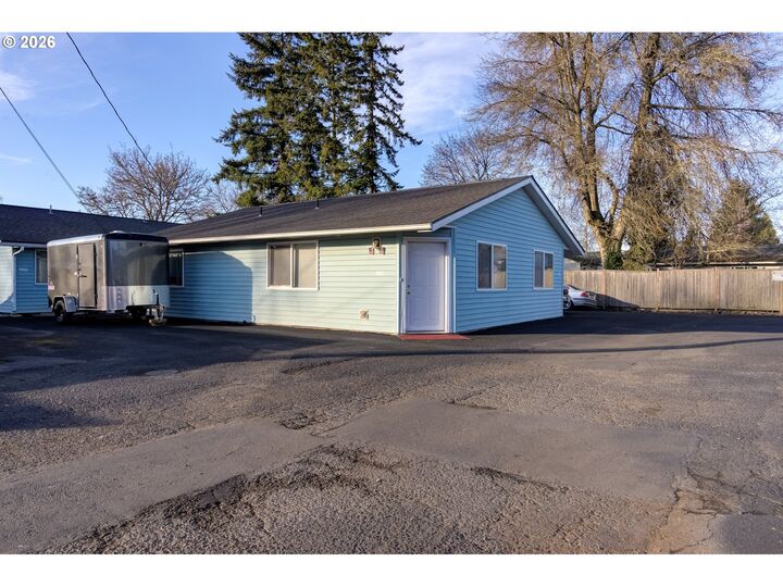 Property Photo:  908 NE 1st Ave  WA 98604 