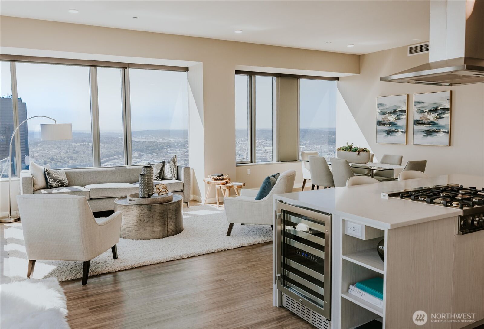 Property Photo:  1340  4th Avenue 5706  WA 98101 