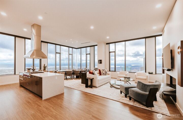 Property Photo:  1340  4th Avenue 5803  WA 98101 