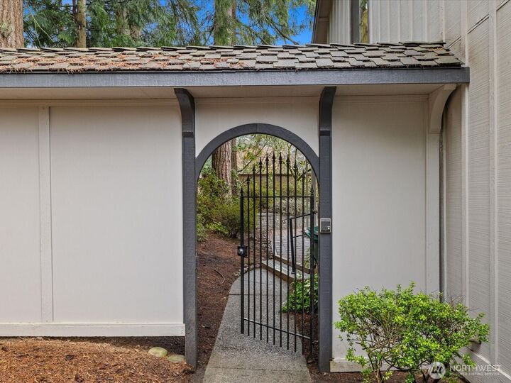 Property Photo:  14300  Trillium Blvd SE 8  WA 98012 