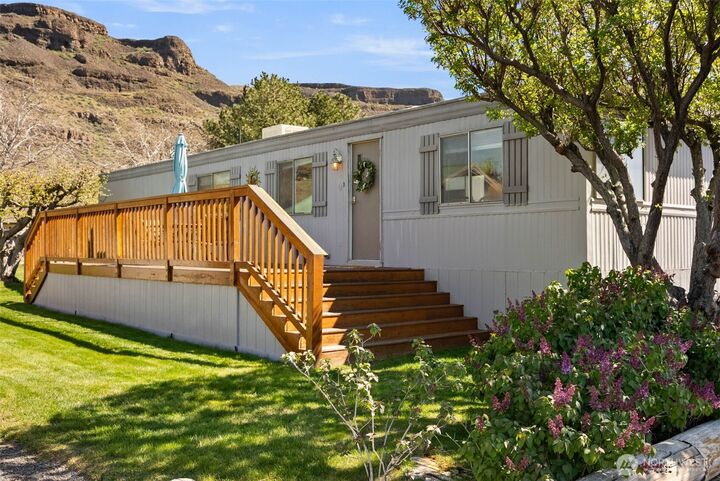 Property Photo:  905  Hunter Avenue SW  WA 98848 