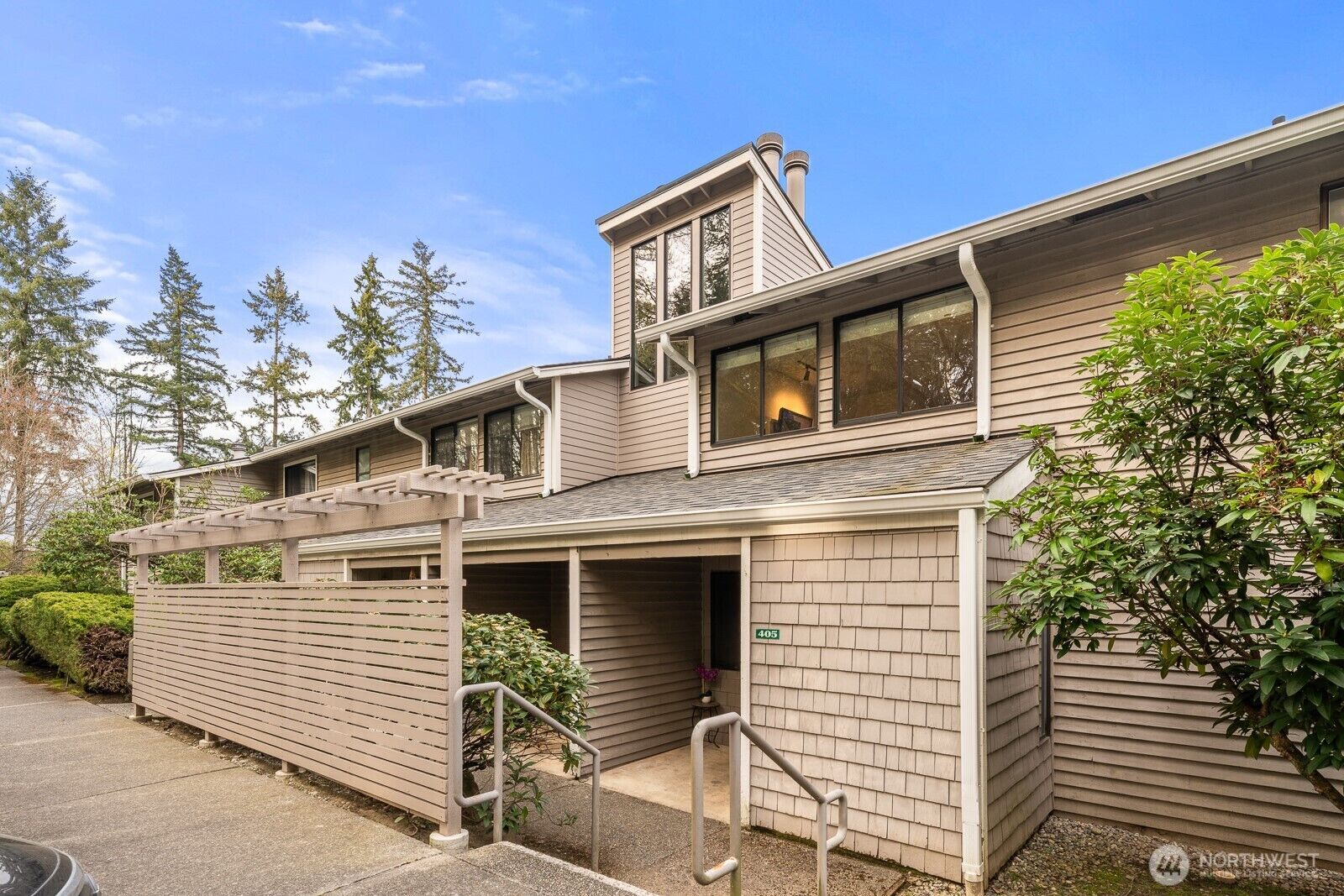 Property Photo: 9918 NE 144th Lane 406 WA 98034