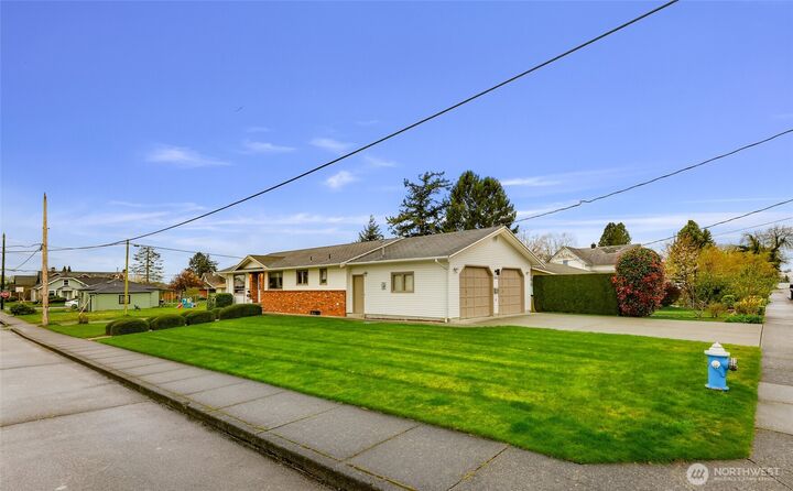 Property Photo: 1401 E Street WA 98264