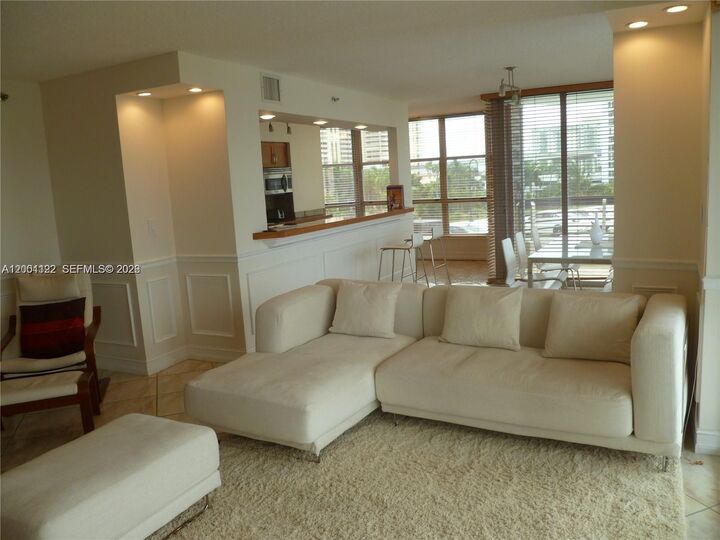 Property Photo:  3600 Mystic Pointe Dr 513  FL 33180 